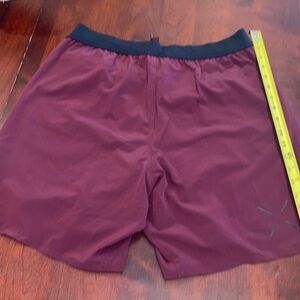B26051 Ten Thousand Men 7 In Interval  Active Shorts Workout Maroon SZ XL EUC